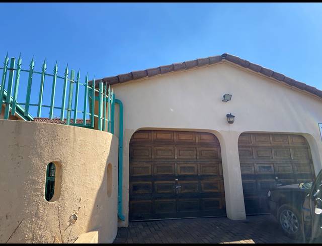4 BEDROOM HOUSE FOR SALE IN PALM RIDGE
